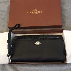 Gorgeous Coach Wristlet!